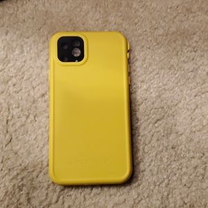 Iphone 11 pro max lifeproof case